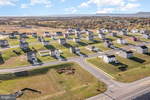 10 STREAM DR, Carlisle, PA 17013