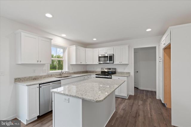 10 STREAM DR, Carlisle, PA 17013