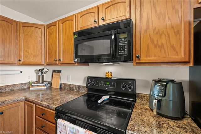 3877 Hickswood Creek Drive, High Point, NC 27265