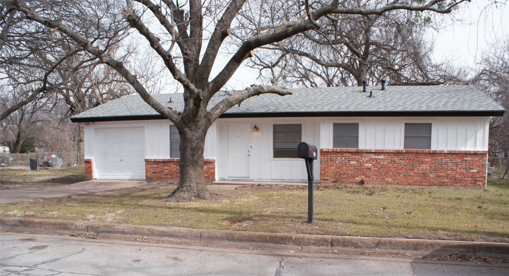 310 Bryan Street, Weatherford, TX 76086