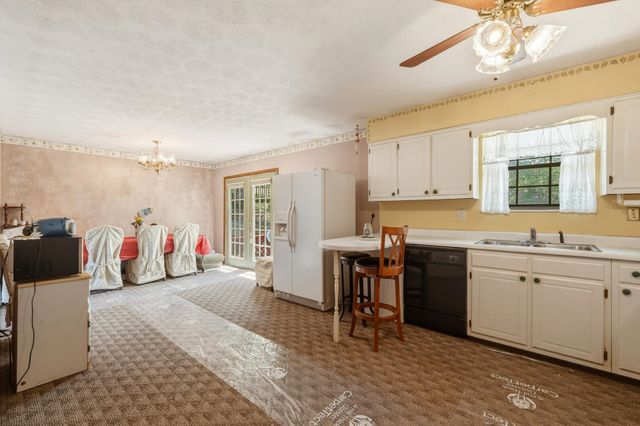 44 May Road, Huntington, WV 25704