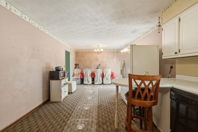 44 May Road, Huntington, WV 25704