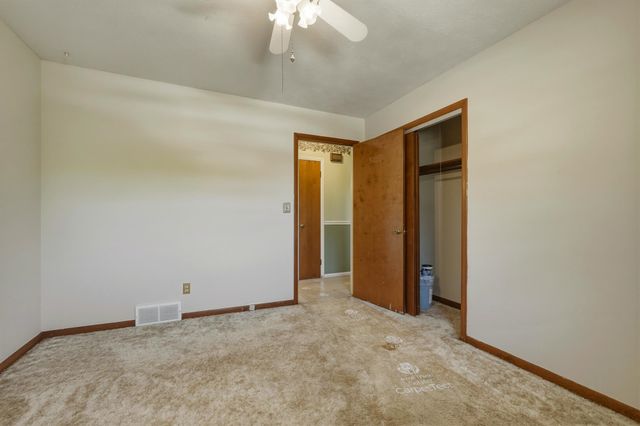 44 May Road, Huntington, WV 25704