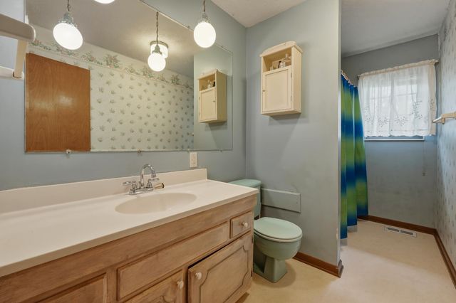 44 May Road, Huntington, WV 25704