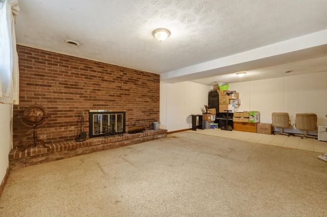 44 May Road, Huntington, WV 25704
