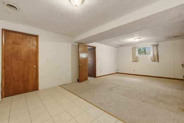 44 May Road, Huntington, WV 25704