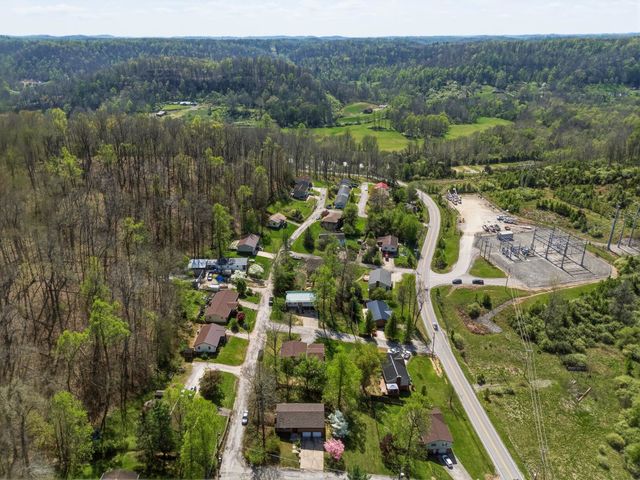 44 May Road, Huntington, WV 25704