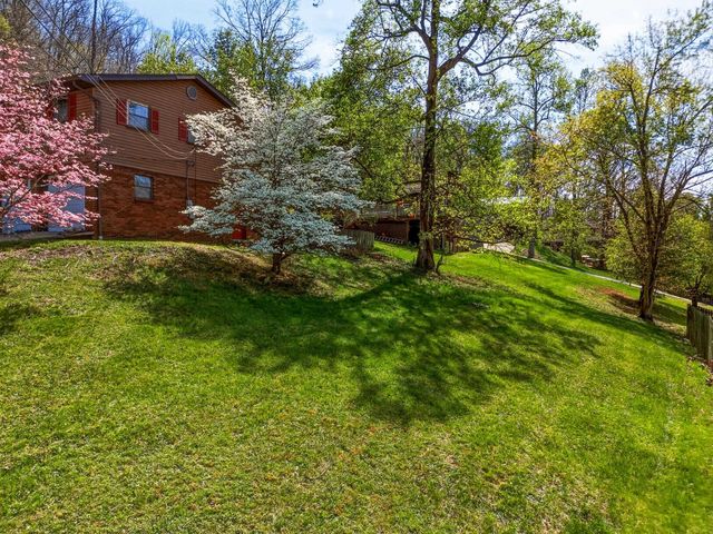 44 May Road, Huntington, WV 25704