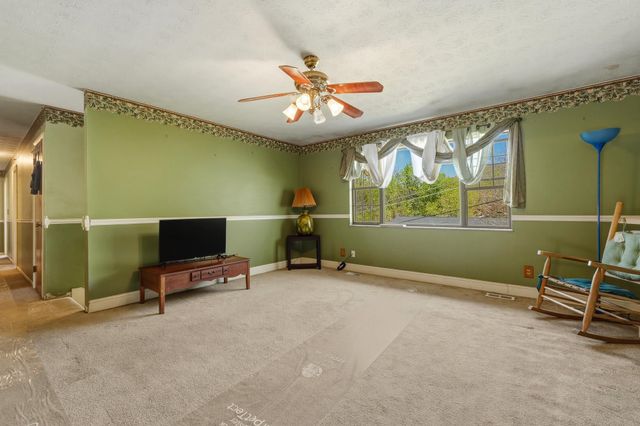 44 May Road, Huntington, WV 25704