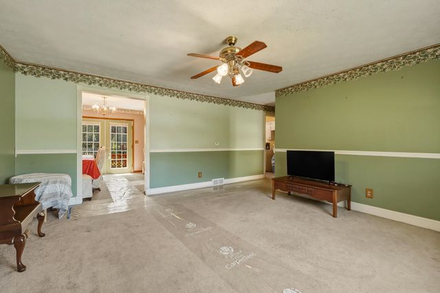 44 May Road, Huntington, WV 25704