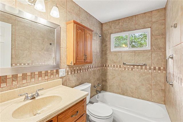 419 Gordon Drive, Liberty, MO 64068