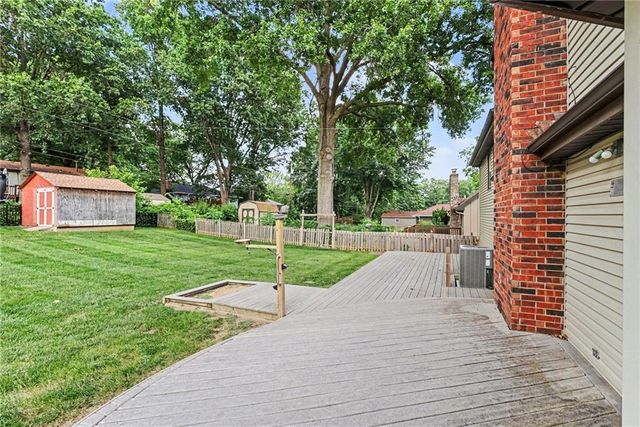 419 Gordon Drive, Liberty, MO 64068