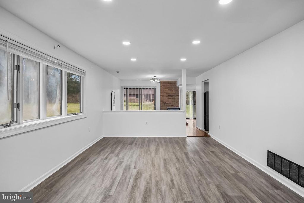 34 LAFAYETTE LN, Cherry Hill, NJ 08003