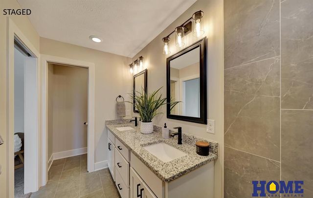 2626 S 15th Street, Lincoln, NE 68502