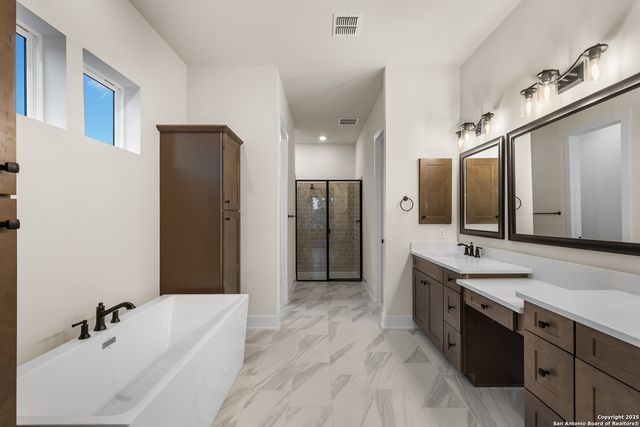1402 Berkdale Bluff, San Antonio, TX 78260