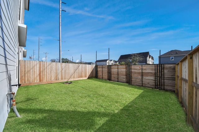 1102 Mansfield Street C, Houston, TX 77091