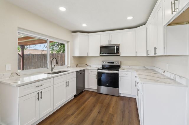 2126 Versailles Drive, Carrollton, TX 75007