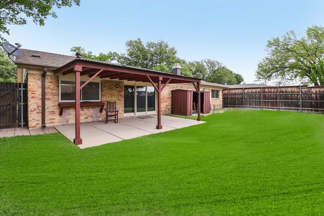 2126 Versailles Drive, Carrollton, TX 75007