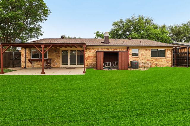 2126 Versailles Drive, Carrollton, TX 75007
