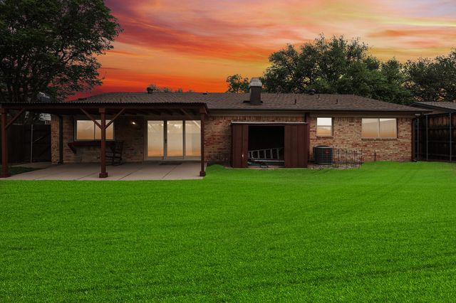 2126 Versailles Drive, Carrollton, TX 75007