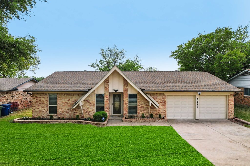 2126 Versailles Drive, Carrollton, TX 75007