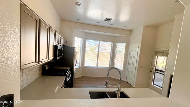 7504 W Cosmic Sky Drive, Tucson, AZ 85743