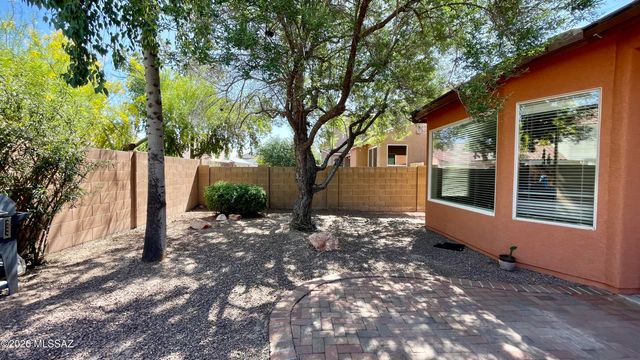 7504 W Cosmic Sky Drive, Tucson, AZ 85743