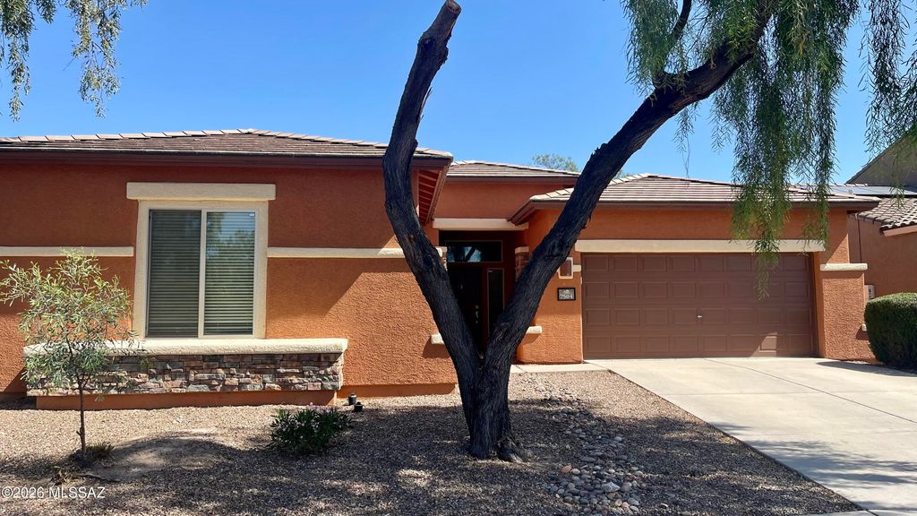 7504 W Cosmic Sky Drive, Tucson, AZ 85743