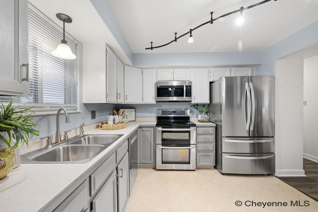 1101 LONG VALLEY RD, Cheyenne, WY 82001