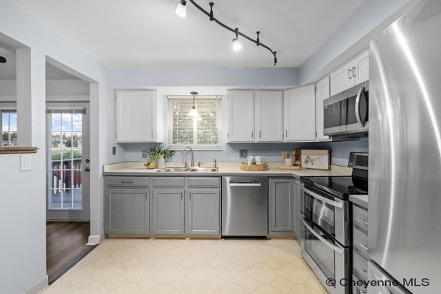 1101 LONG VALLEY RD, Cheyenne, WY 82001