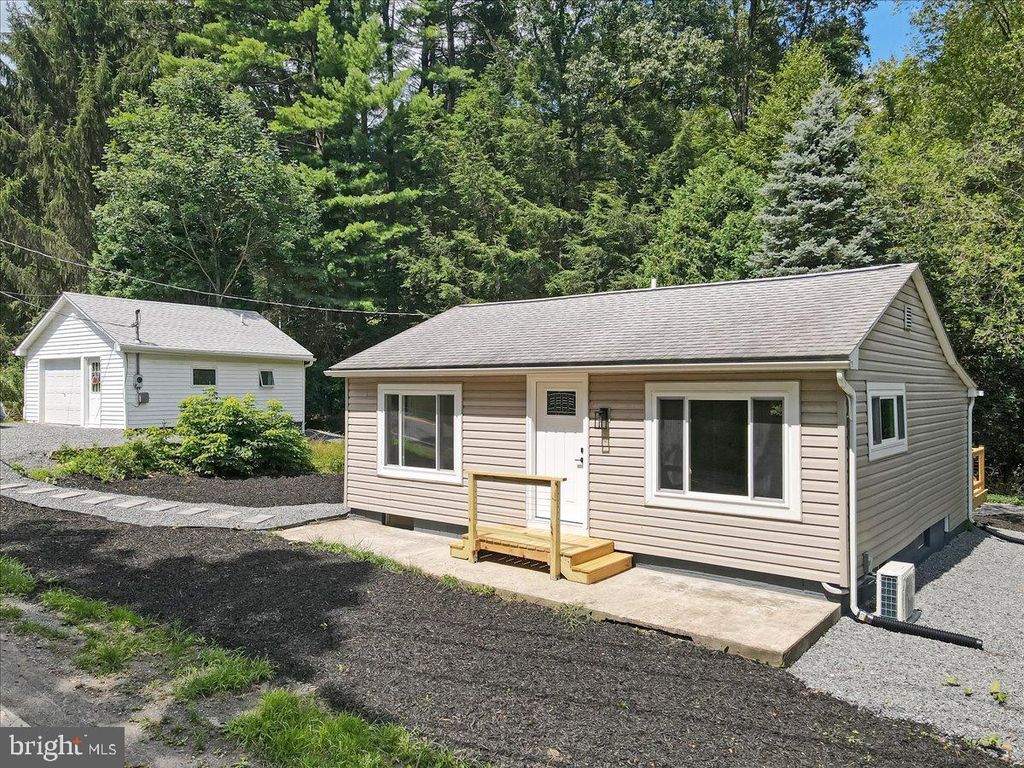 1126 PACKERTON DAM DR, Lehighton, PA 18235