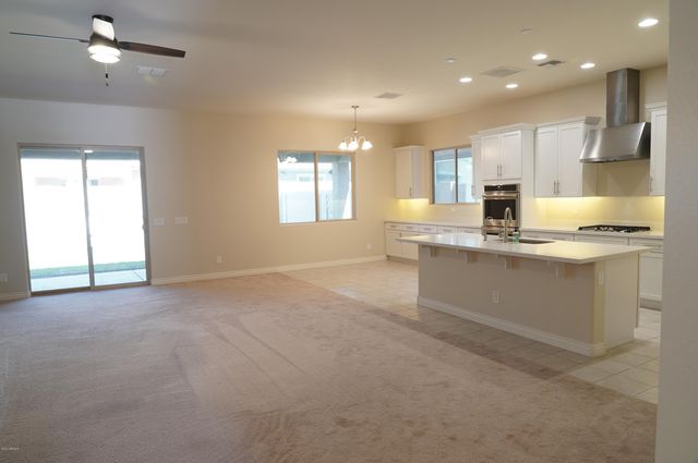 10274 W FETLOCK Trail, Peoria, AZ 85383