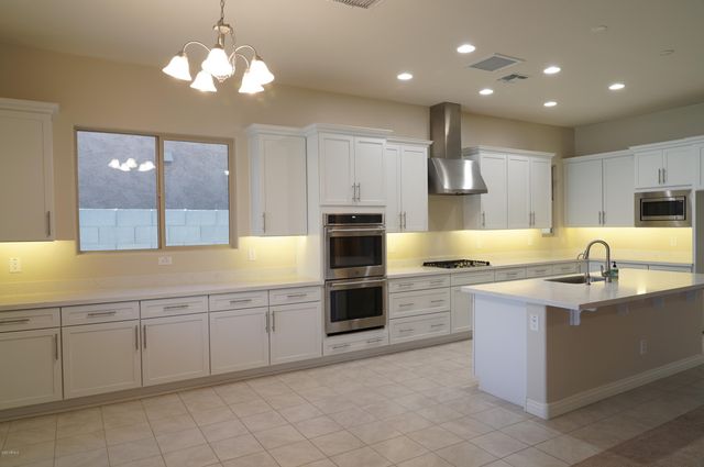 10274 W FETLOCK Trail, Peoria, AZ 85383