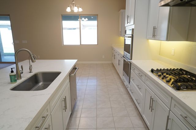 10274 W FETLOCK Trail, Peoria, AZ 85383