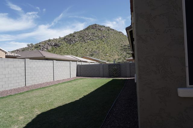 10274 W FETLOCK Trail, Peoria, AZ 85383