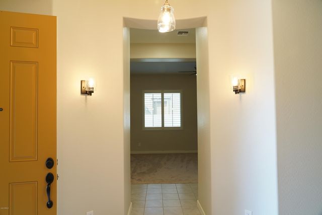 10274 W FETLOCK Trail, Peoria, AZ 85383