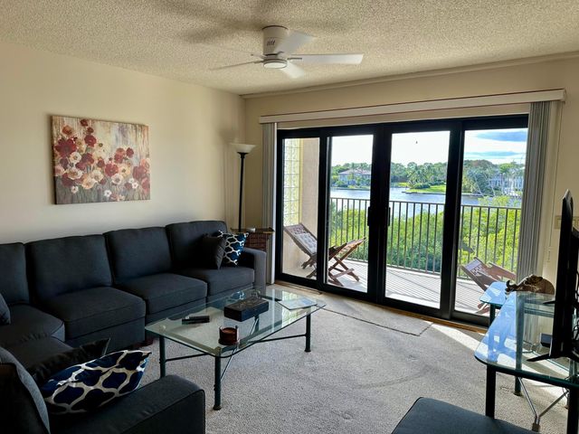 1701 Marina Isle Way 402, Jupiter, FL 33477