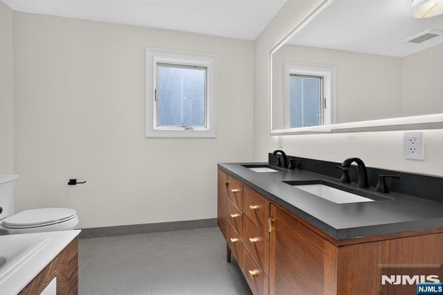 71 Beechwood Drive, Hillsdale, NJ 07642