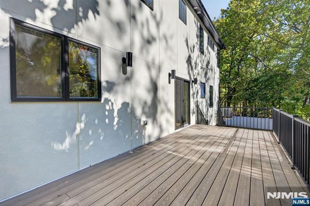 71 Beechwood Drive, Hillsdale, NJ 07642