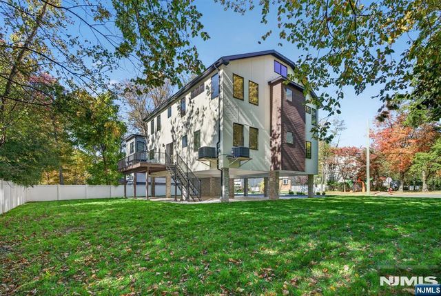 71 Beechwood Drive, Hillsdale, NJ 07642