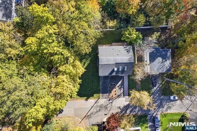71 Beechwood Drive, Hillsdale, NJ 07642