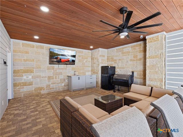 200 Archview Lane, Kingsland, TX 78639