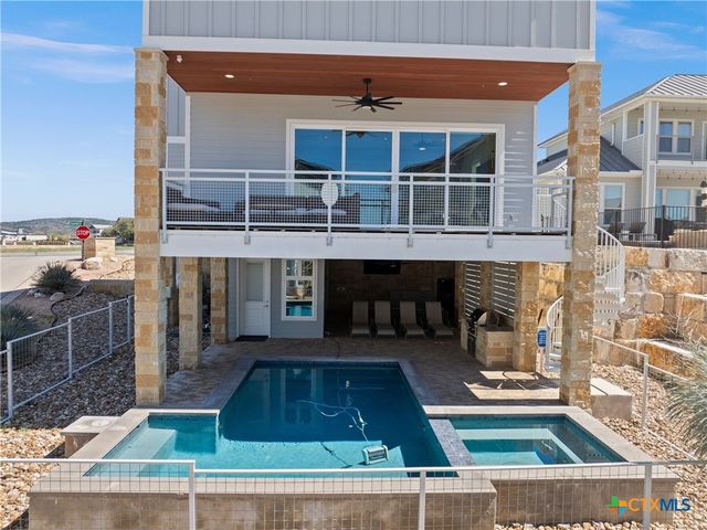 200 Archview Lane, Kingsland, TX 78639