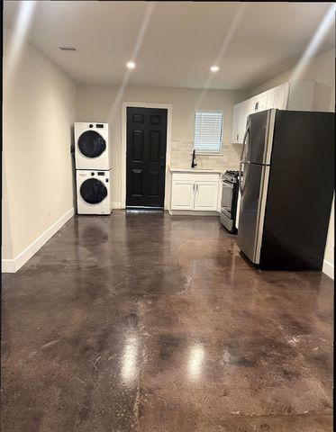 618 E 40th Street 3, Houston, TX 77022