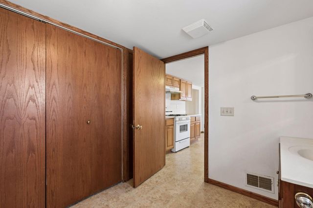 949 Benhill Road, Saint Paul, MN 55105