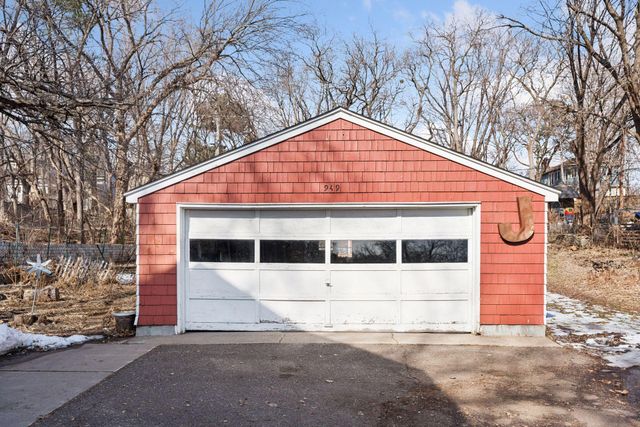 949 Benhill Road, Saint Paul, MN 55105