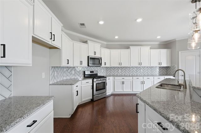 13731 Canterbury Castle Drive, Charlotte, NC 28273