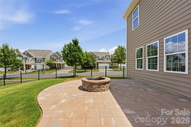 13731 Canterbury Castle Drive, Charlotte, NC 28273