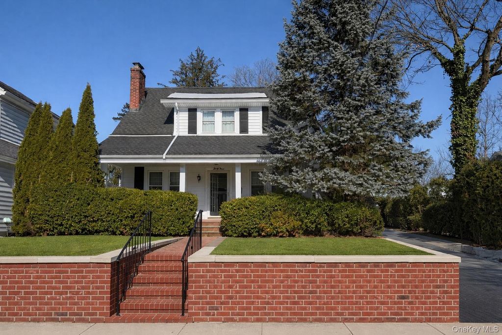 33 Marvin Avenue, Rockville Centre, NY 11570