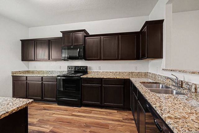 12250 COMMANDER DR, San Antonio, TX 78252